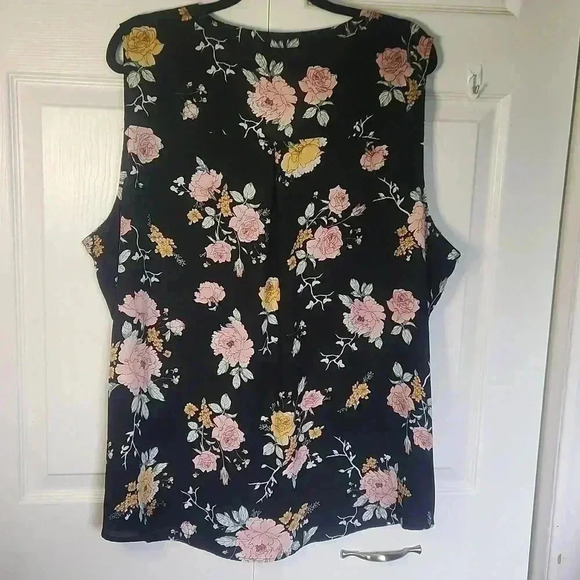 Maurices Plus  Size Floral Button Front Tank Size 3 - Picture 11 of 11